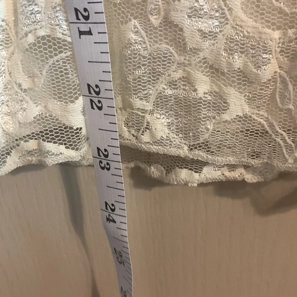 XS Victoria’s Secret lace vee neck, long sleeved blouse - Picture 4 of 5